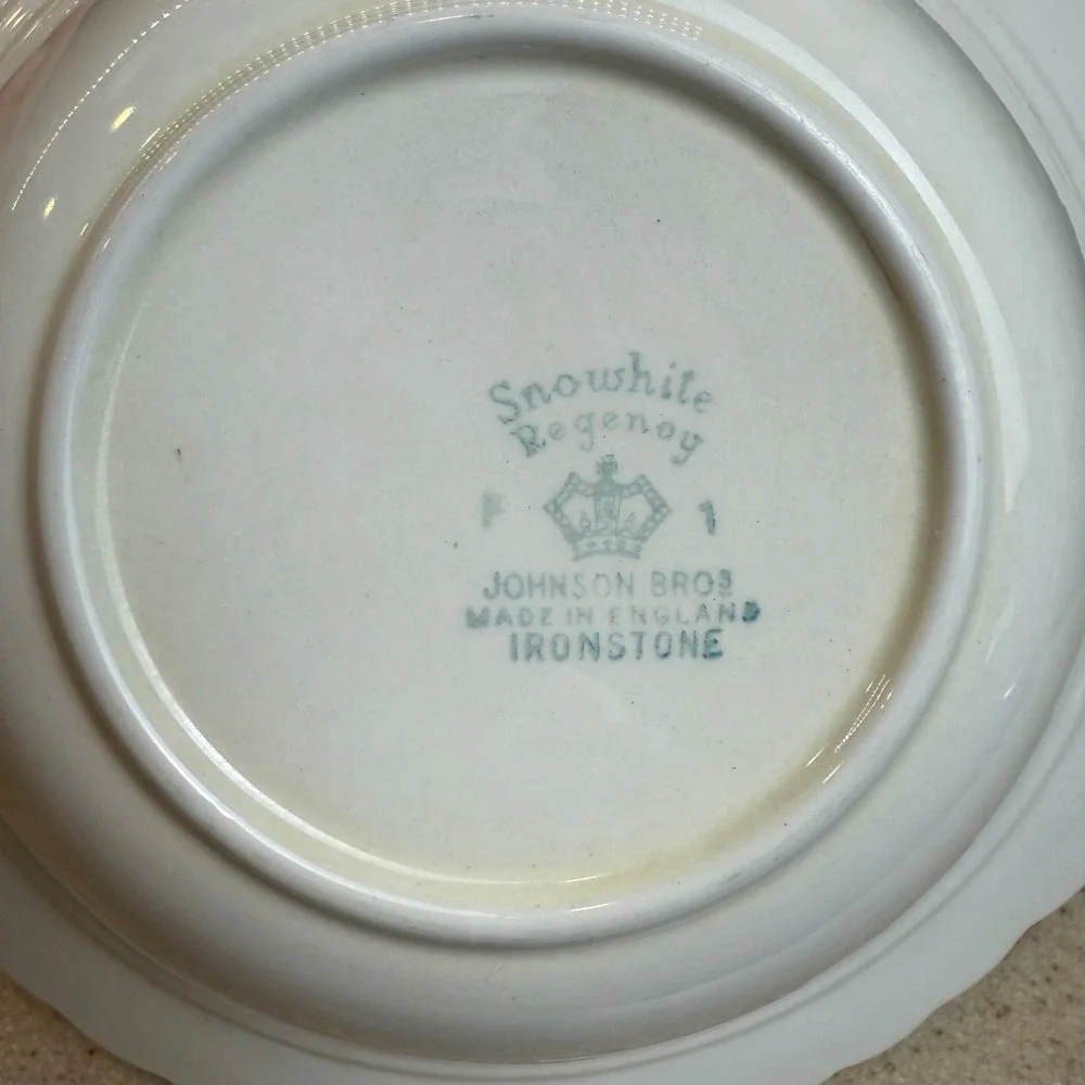 Johnson Bros Snowhite Regency Ironstone Covered Vegetable Tureen White England‎